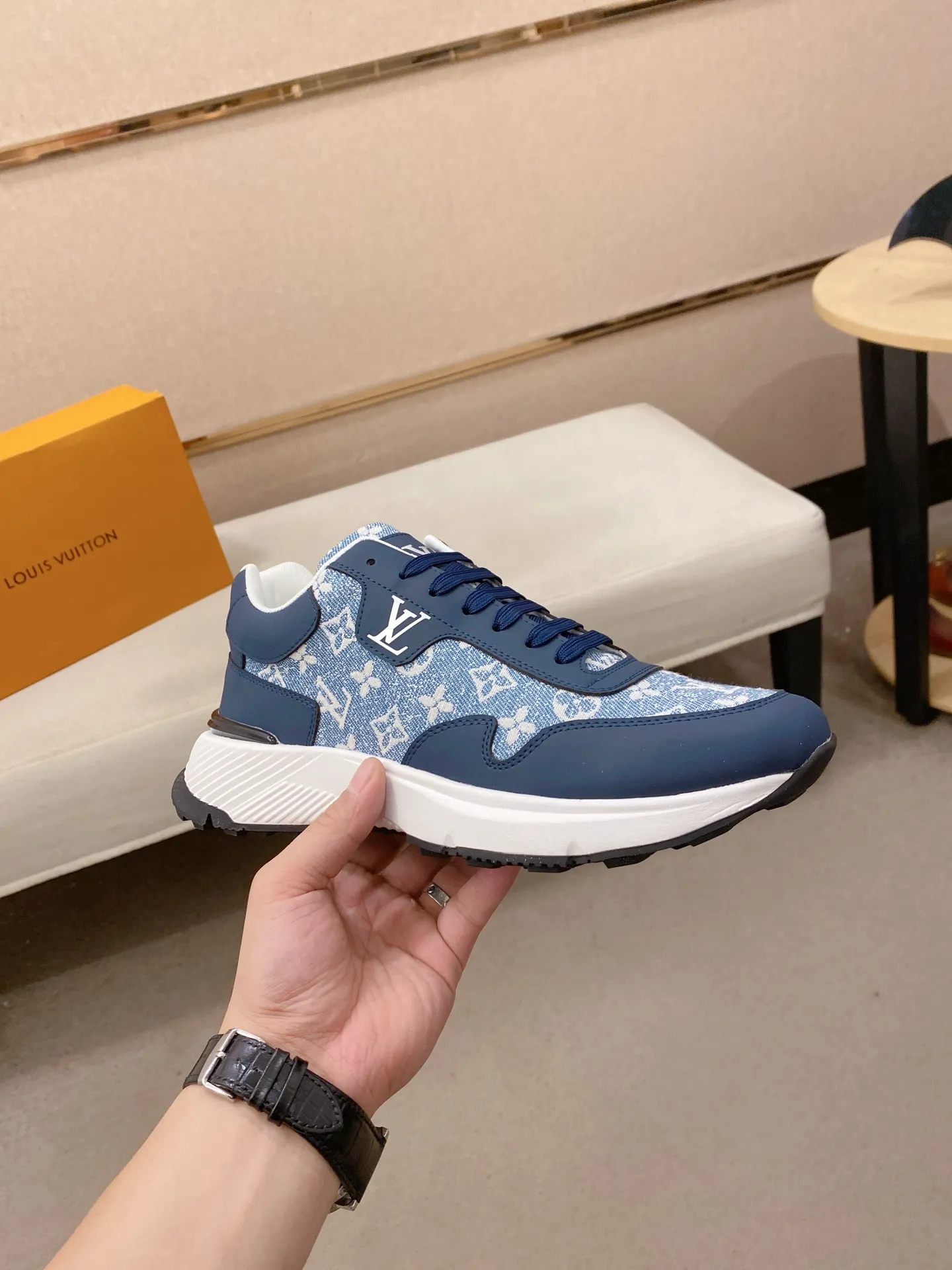 Men's shoes💰 462💰louis vuitton (Louis Vuitton/lv)🔍🔍The new counters are on sale at the same time. The uppers are imported from Italy. ⃣️Re-engraved🇮🇹💪💪, ⚠Sole: The original sole is specially provided by the original factory, the exclusive movable molded sole is super comfortable, ⚠Original and single goods 🔍high quality, you can enter and leave the counter at will, welcome to compare⚠. Code number: 38-44 (45/customized, non-refundable)